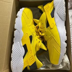 Nike Air Huarache Run Tour Yellow size 10 men’s